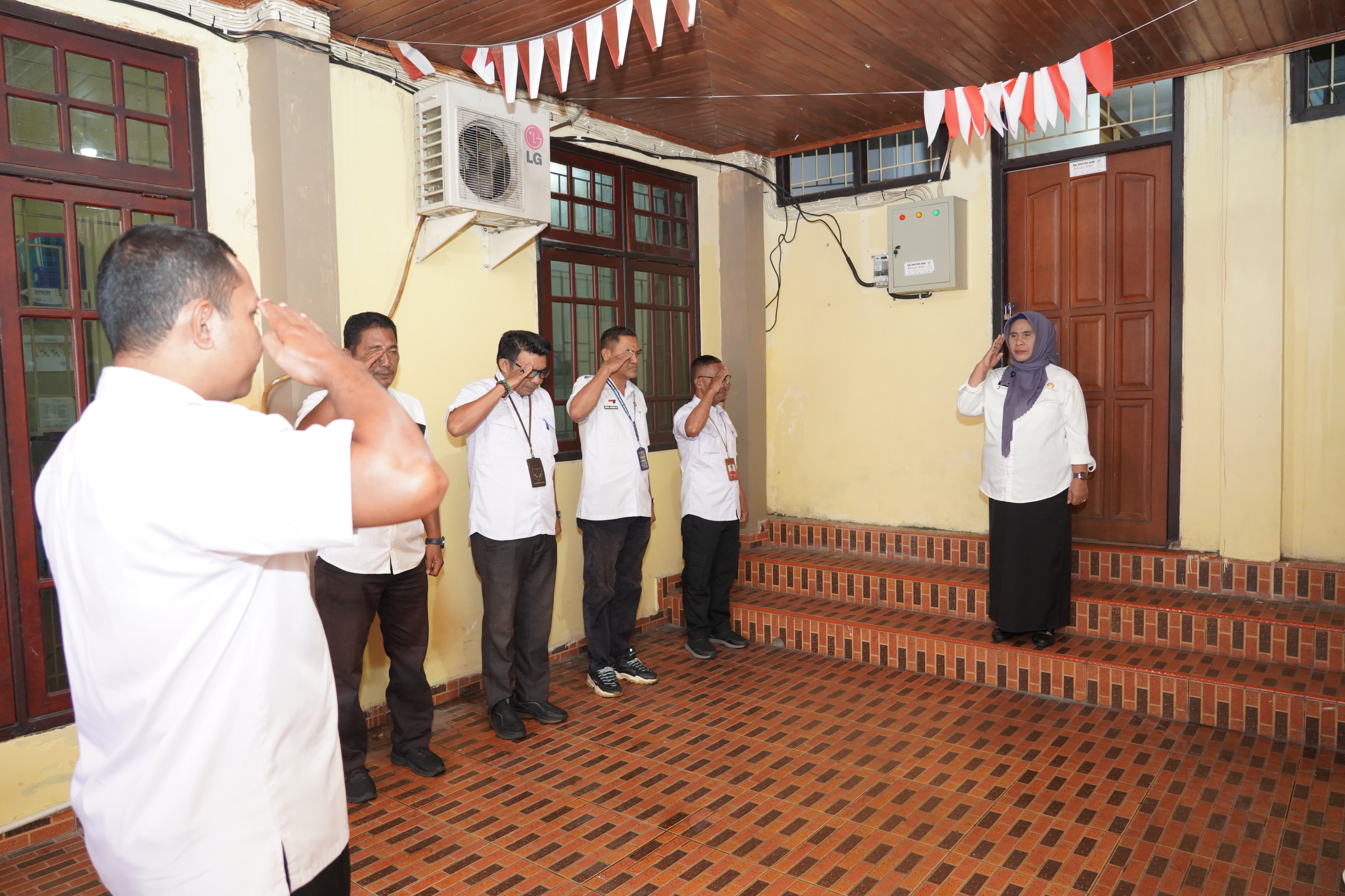 Rabu Menyapa di Dinsos, Asisten I Tekankan Kedisiplinan